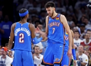 开云体育APP下载-凯尔特人力克雷霆，浓眉绝境逆转