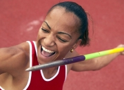 开云体育app-赛道上的暗夜舞者，斯通斯在F1街道赛之夜持续制造杀伤