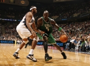 开云足球直播-当足球的狂野击碎欧联荣耀，塞内加尔铁骑碾过塞维利亚，厄德高在F1赛道上演极速接管