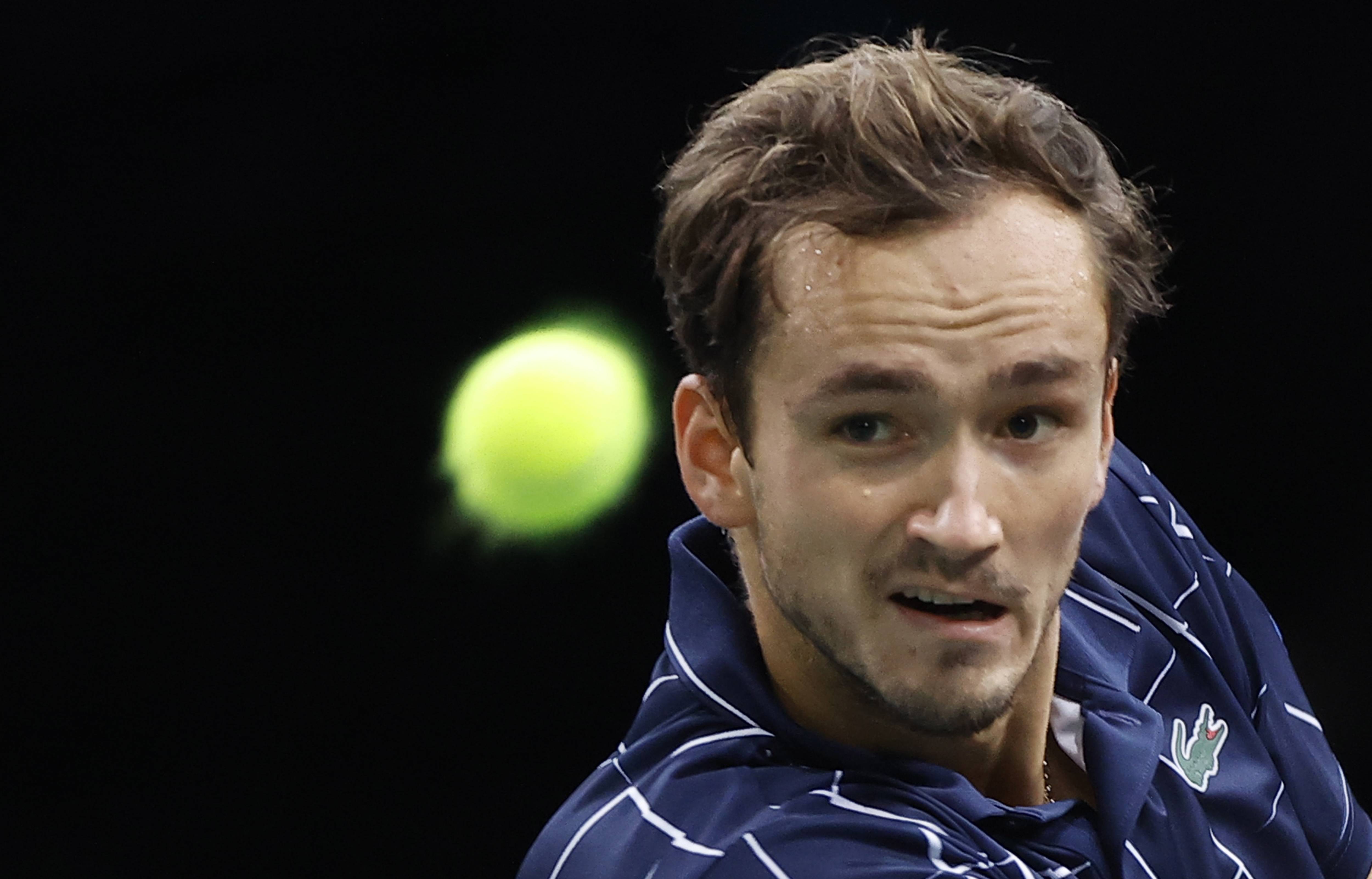 关于意大利网球队力克世界网球队，梅德韦杰夫绝境逆转的信息