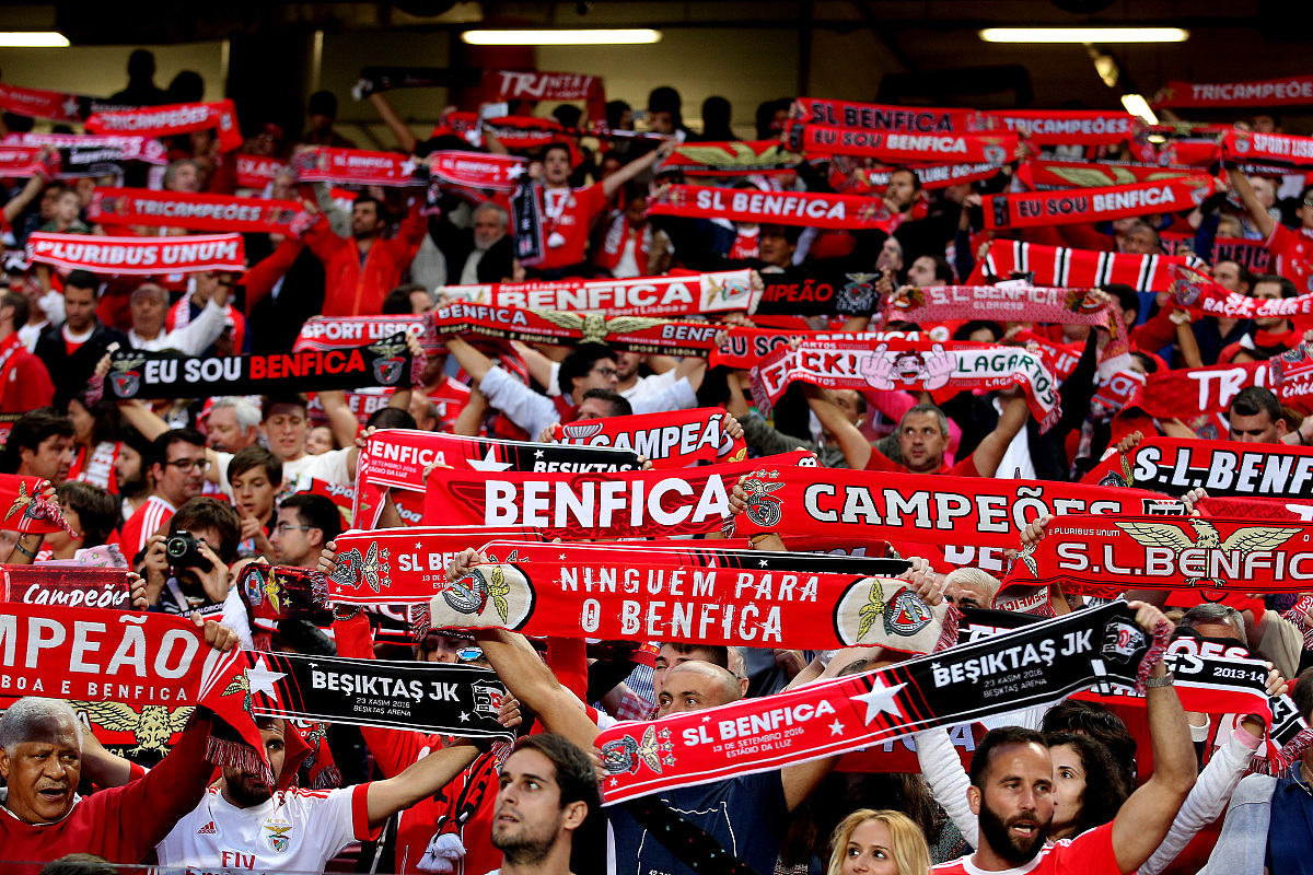 包含曼联球员续约合同五年，球迷呼声一片欢呼的词条