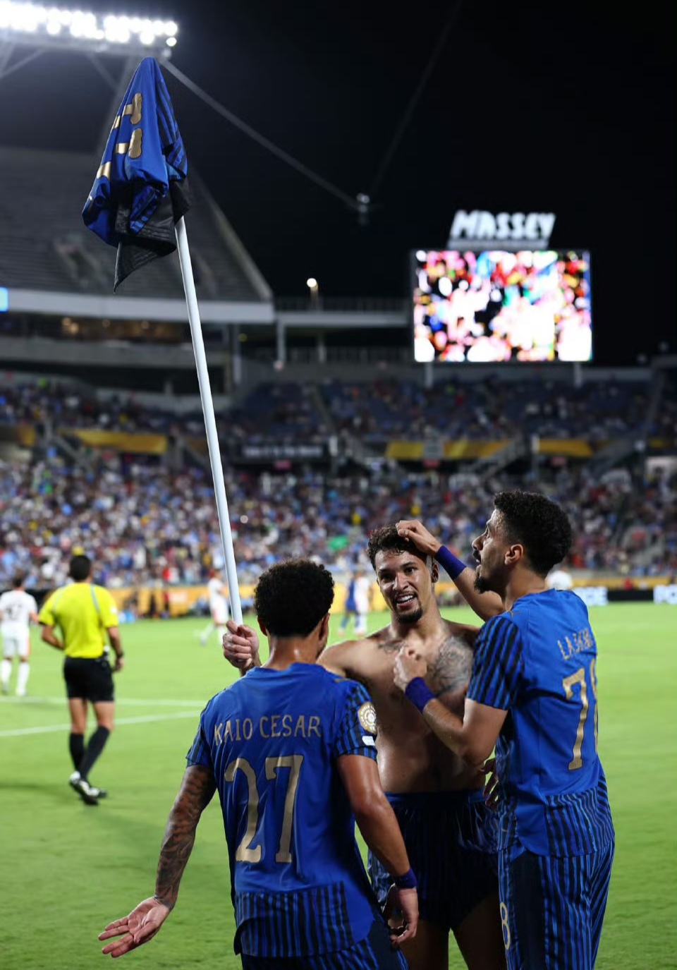 包含博洛尼亚新援上阵破门,首秀贡献进球的词条 包含博洛尼亚新援上阵破门,首秀贡献进球的词条