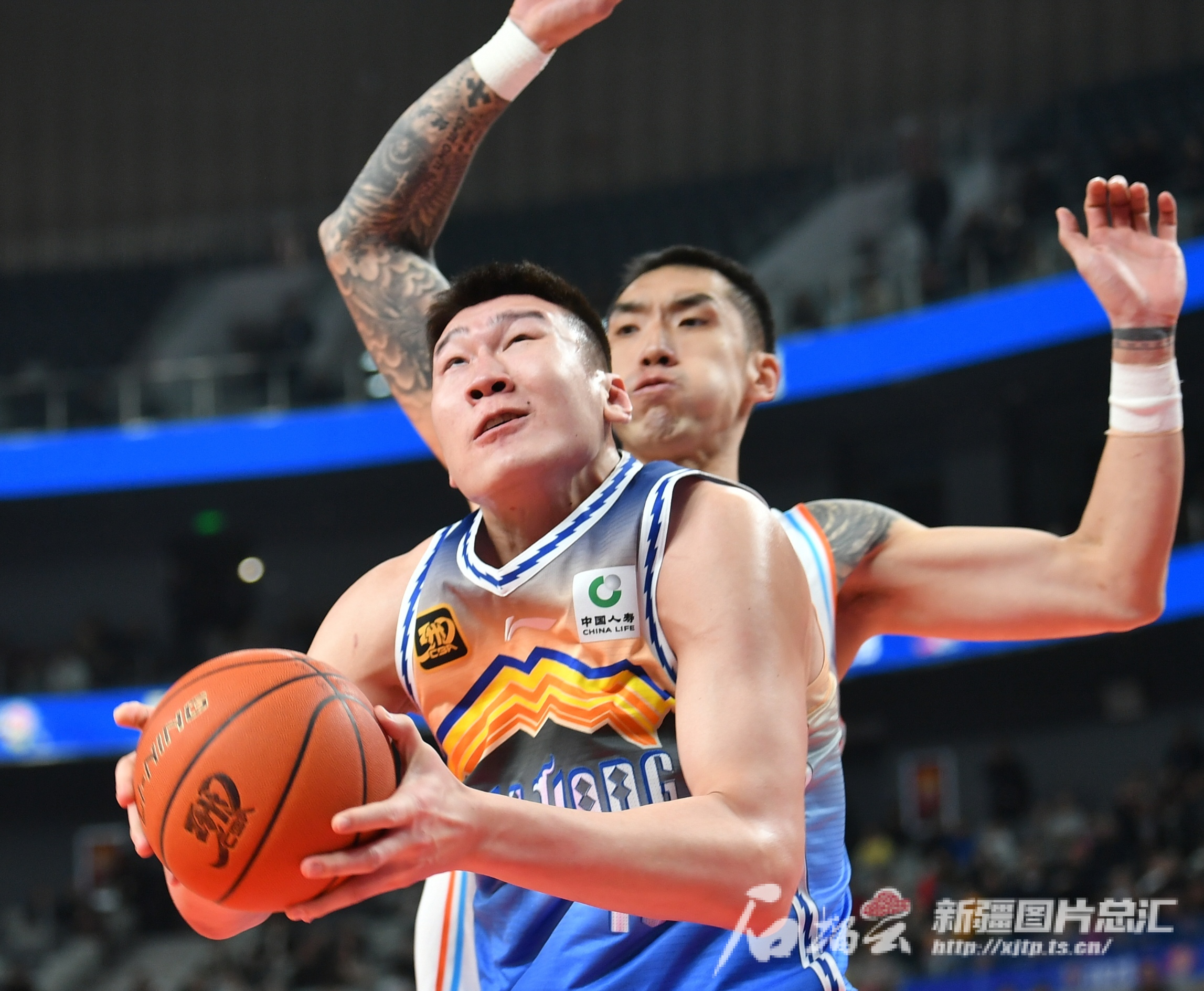 包含新疆男篮再次主场失利，球队陷入困境的词条