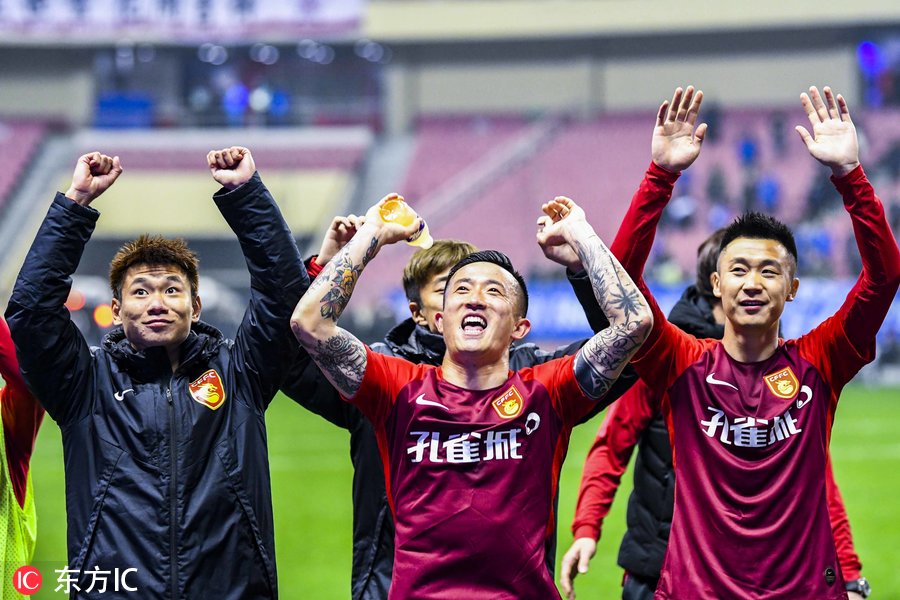 河北华夏幸福新引援现身训练场，球迷翘首期待