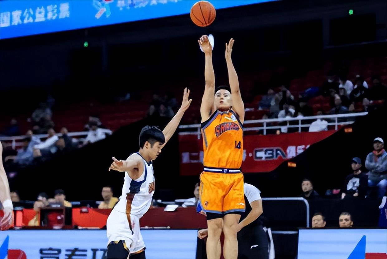 关于球队整体实力提升，冲击赛季冠军的信息