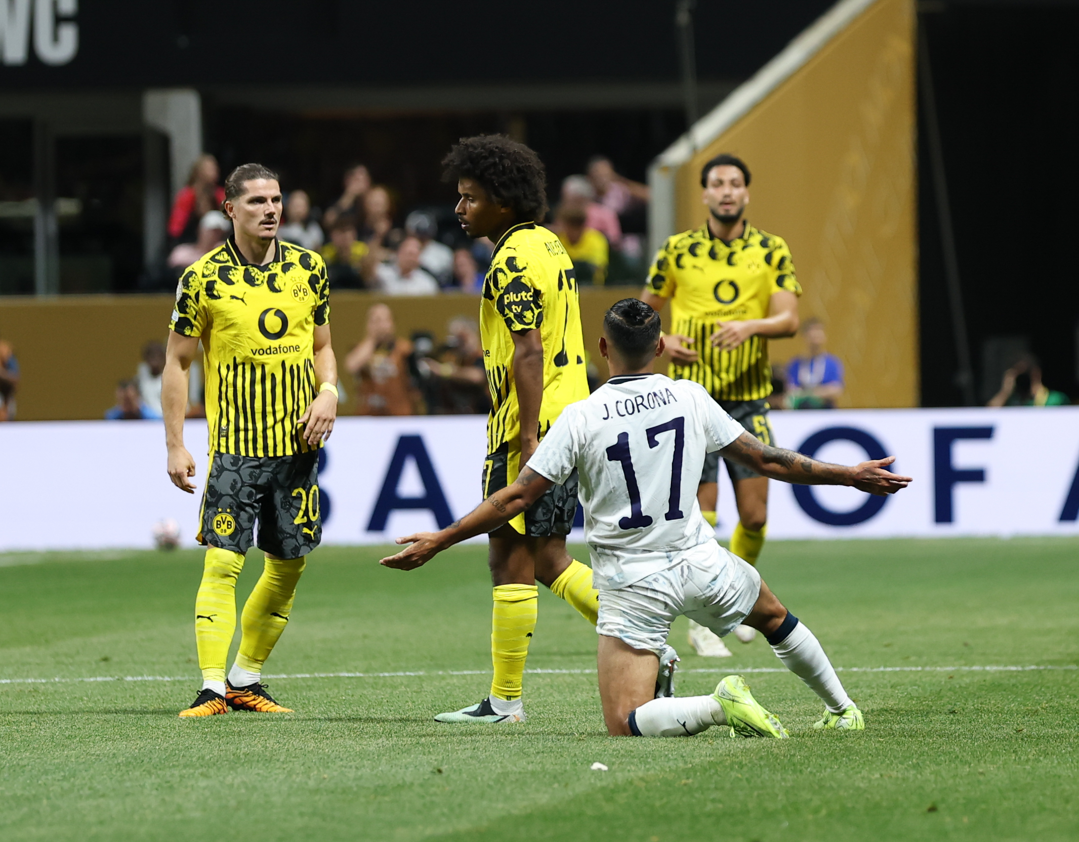 多特蒙德在比赛中交出完美表现,取得胜利 多特蒙德在比赛中交出完美表现,取得胜利