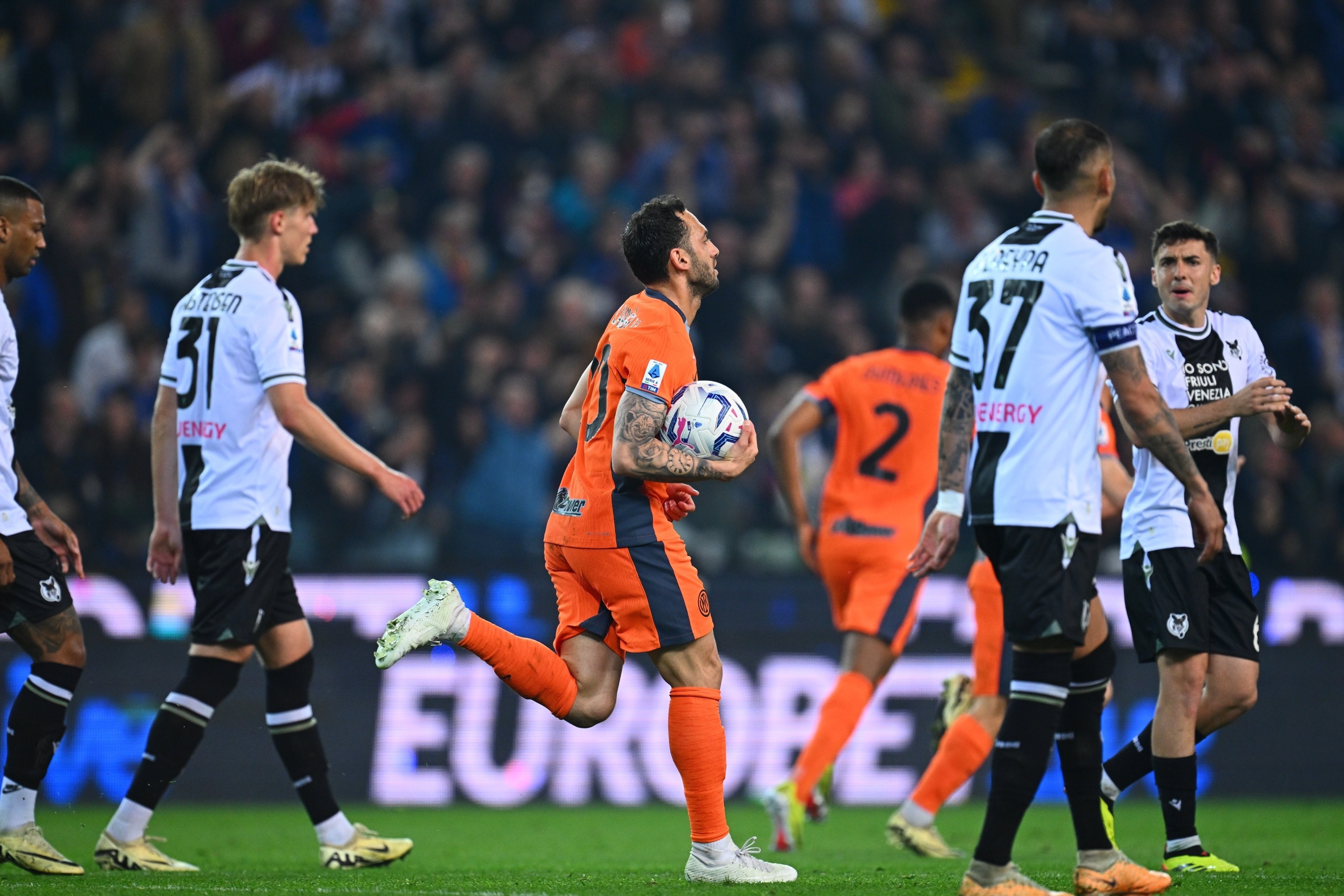 包含乌迪内斯主场逼平国际米兰，表现令对手铭记的词条