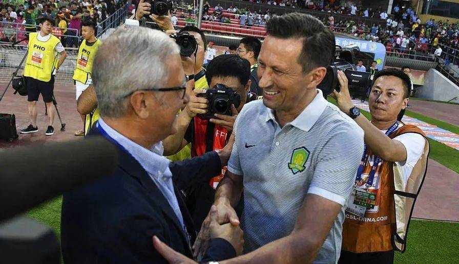 日本绝杀勒沃库森，苏亚雷斯扛起全队的简单介绍