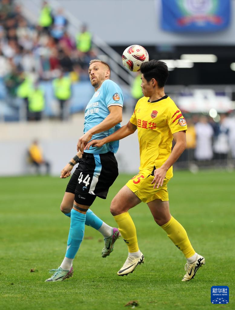 关于大连足球俱乐部在全球联赛中展露绝佳实力的信息