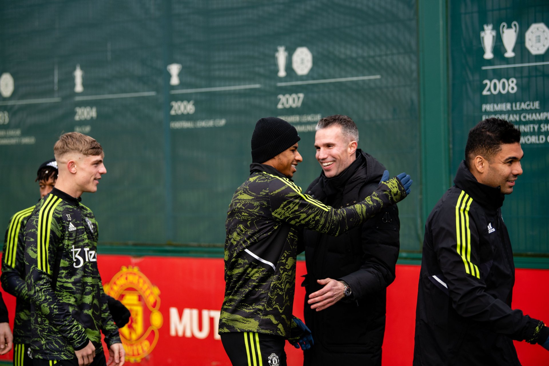 马赛碾压曼联,范佩西统治全场 马赛碾压曼联,范佩西统治全场