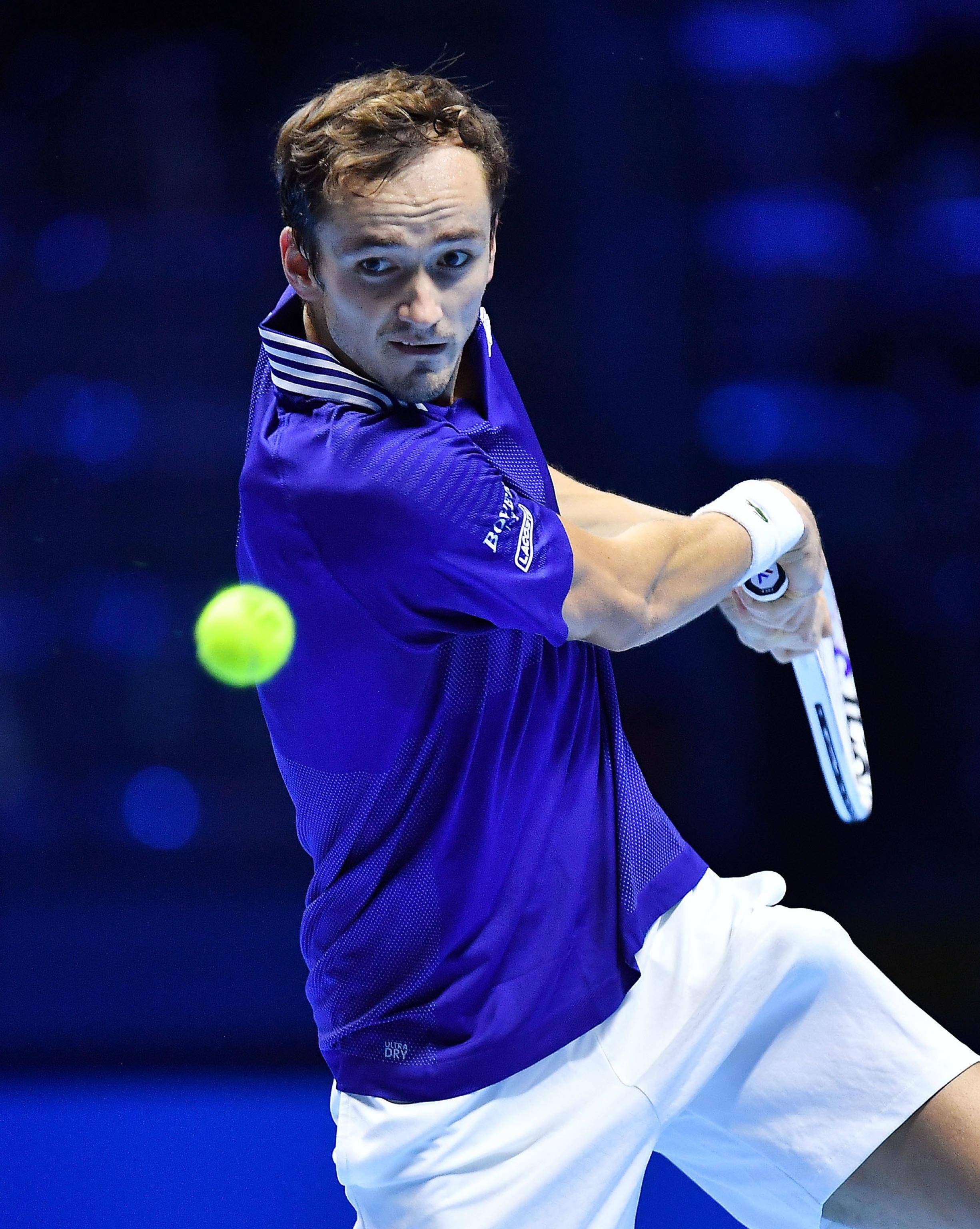 包含美国网球队碾压德国网球队，梅德韦杰夫爆发神勇的词条