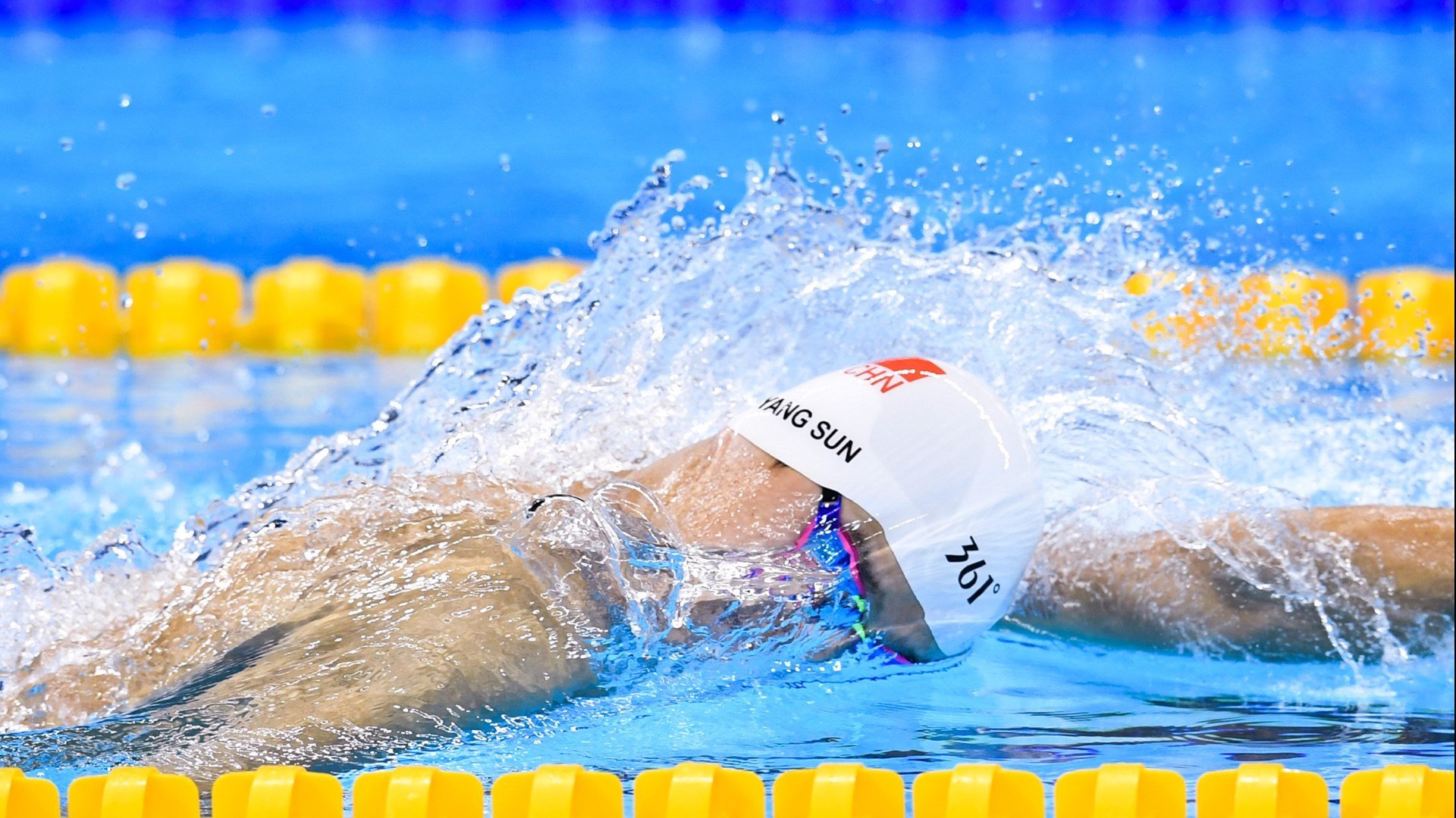 赛道与绿茵，当F1街道赛的轰鸣遇见勒沃库森的逆袭