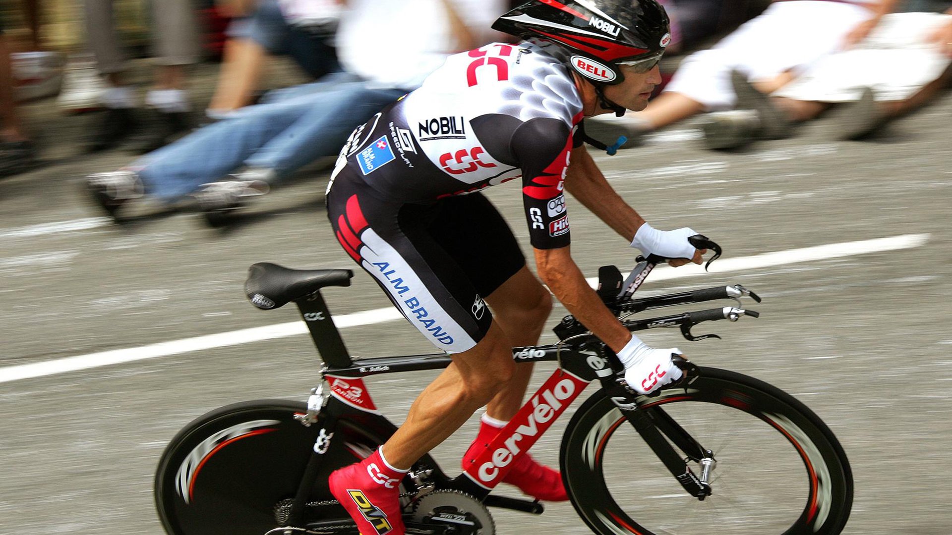 街道上的极速心跳，澳大利亚如何险胜芬兰，成就F1焦点战传奇