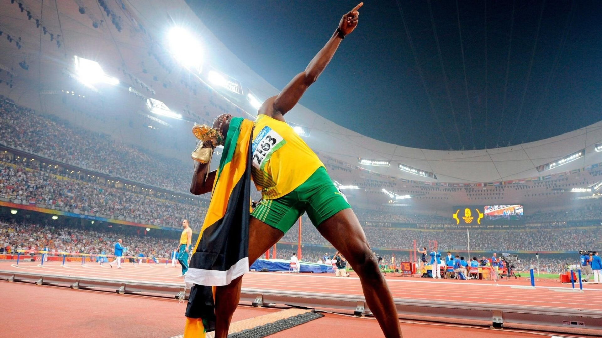 赛道与球场，当乔治接管F1街道赛，雄鹿末节带走掘金